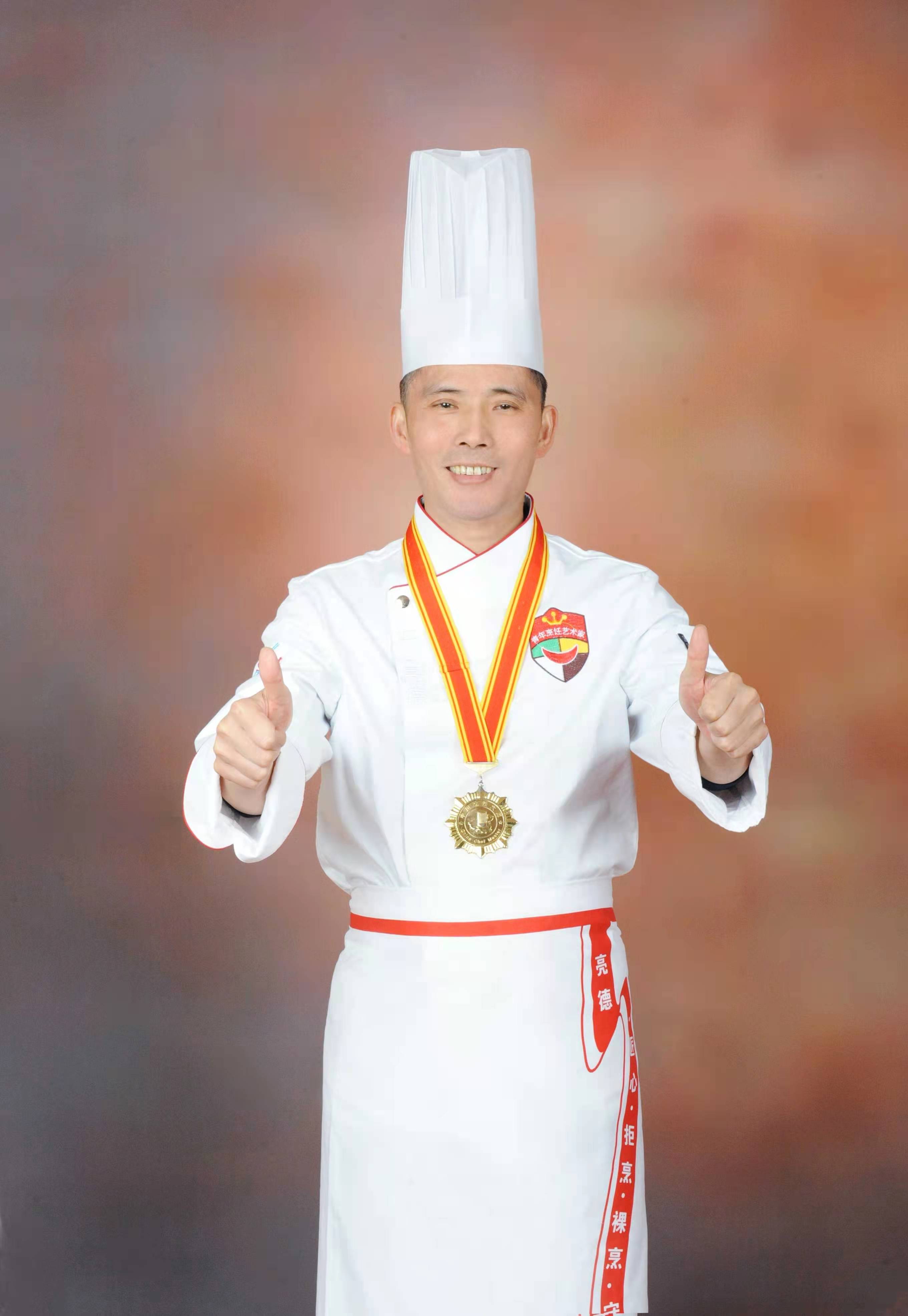 向方：饮水思源，不忘桑梓丨餐饮大V