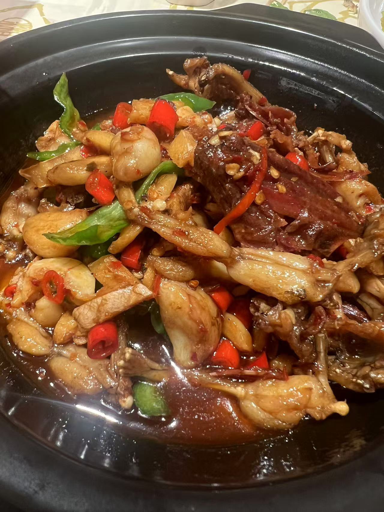 一月能卖出28000份，酱板鸭炖牛蛙为何成为钵子菜“新宠”？