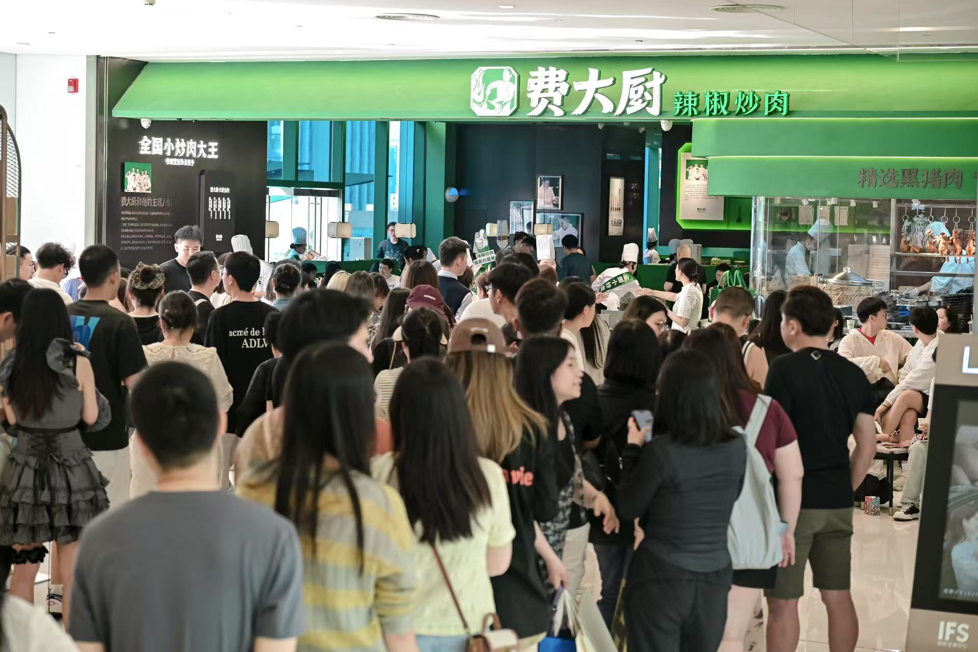  非川菜不吃的成都，热度榜第一竟然是一道“辣椒炒肉”？