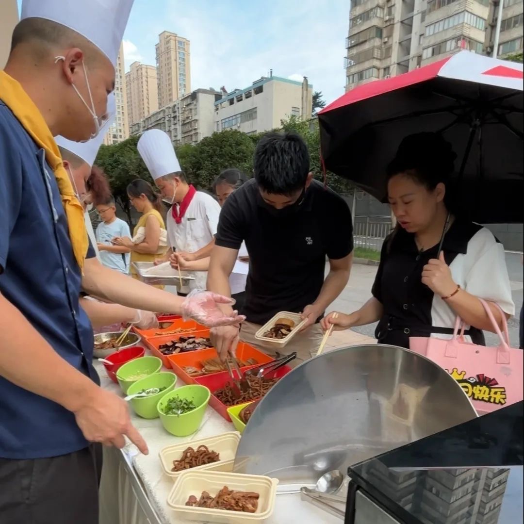 星级酒店放下身段摆摊：我们只想活下去
